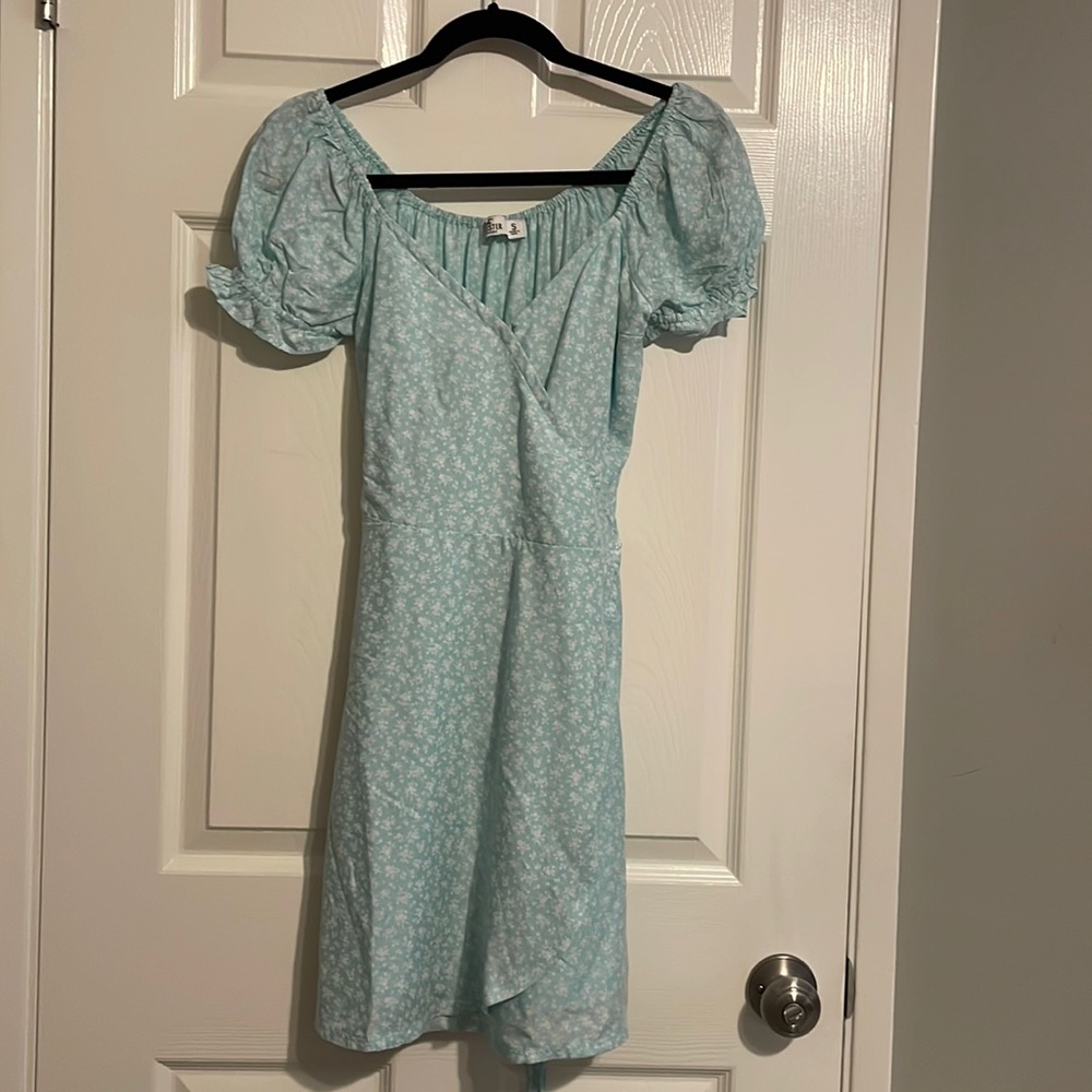Hollister wrap puff sleeve dress